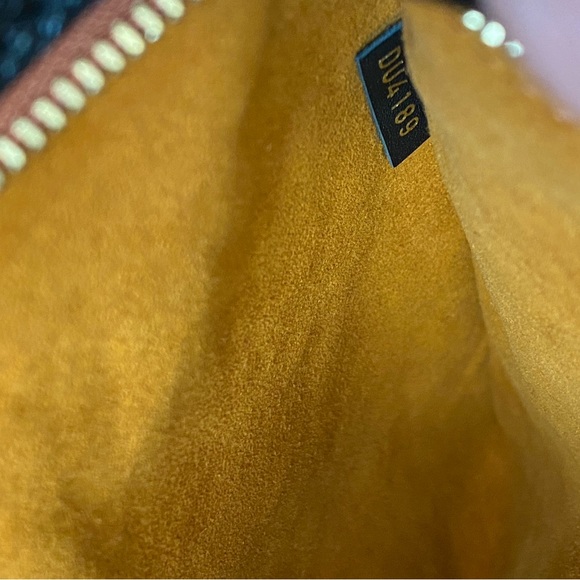 Authentic Louis Vuitton Black OnTheGo GM with authentic LV Bandeau - Picture 11 of 17